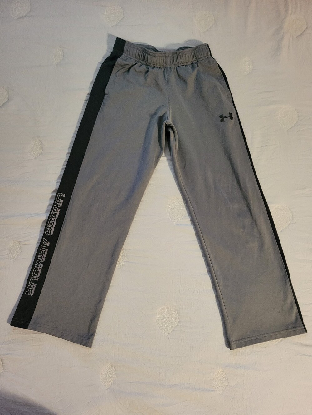 Under Armour Gray and Black Youth Sweatpants with Side Stripe, Pockets, EUC, M
